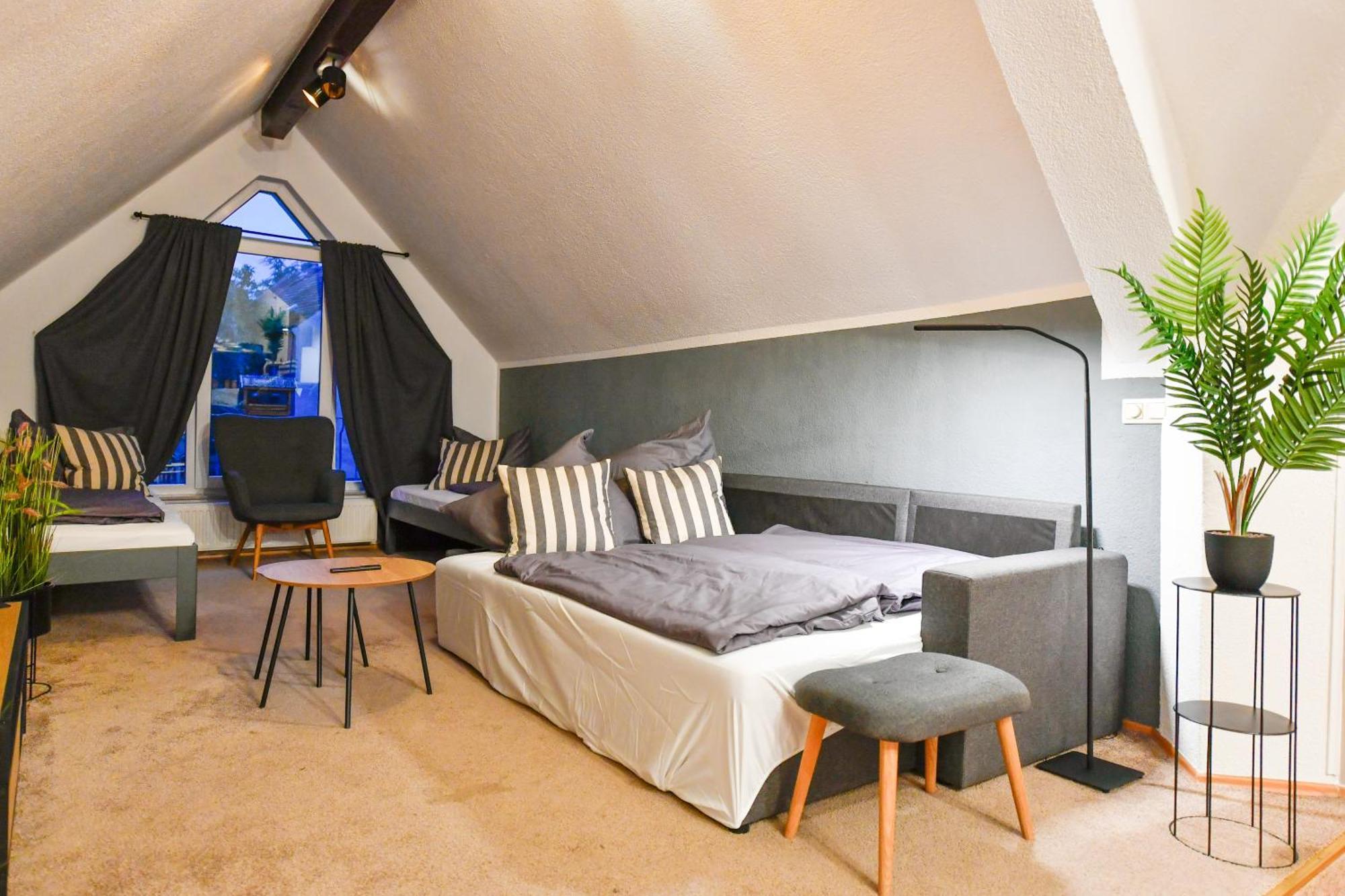 Appartement Grosses Spree Apartment, 3 Schlafzimmer Bis 10 Personen, 4x Kfz Parkplatz, Terrasse, Waschtrockner, Wlan, Netflix Cottbus
