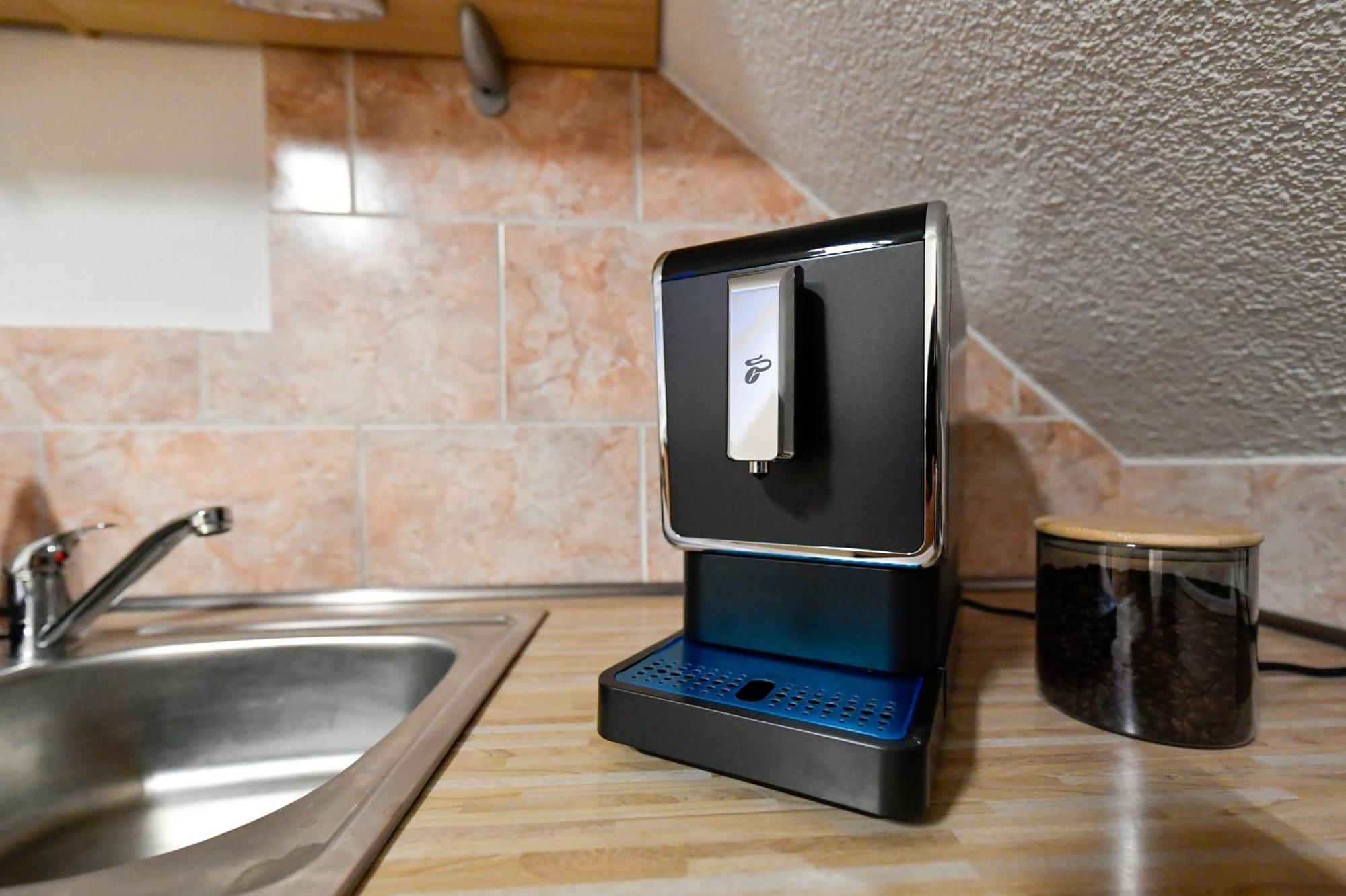 Grosses Spree Apartment, 3 Schlafzimmer Bis 10 Personen, 4x Kfz Parkplatz, Terrasse, Waschtrockner, Wlan, Netflix Appartement *