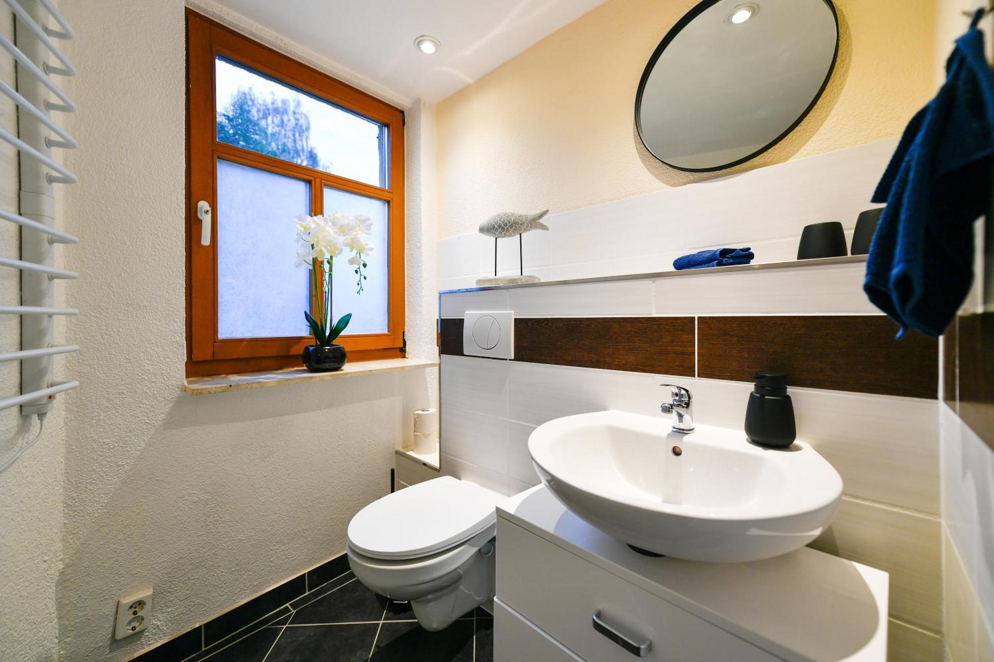 Grosses Spree Apartment, 3 Schlafzimmer Bis 10 Personen, 4x Kfz Parkplatz, Terrasse, Waschtrockner, Wlan, Netflix Appartement
