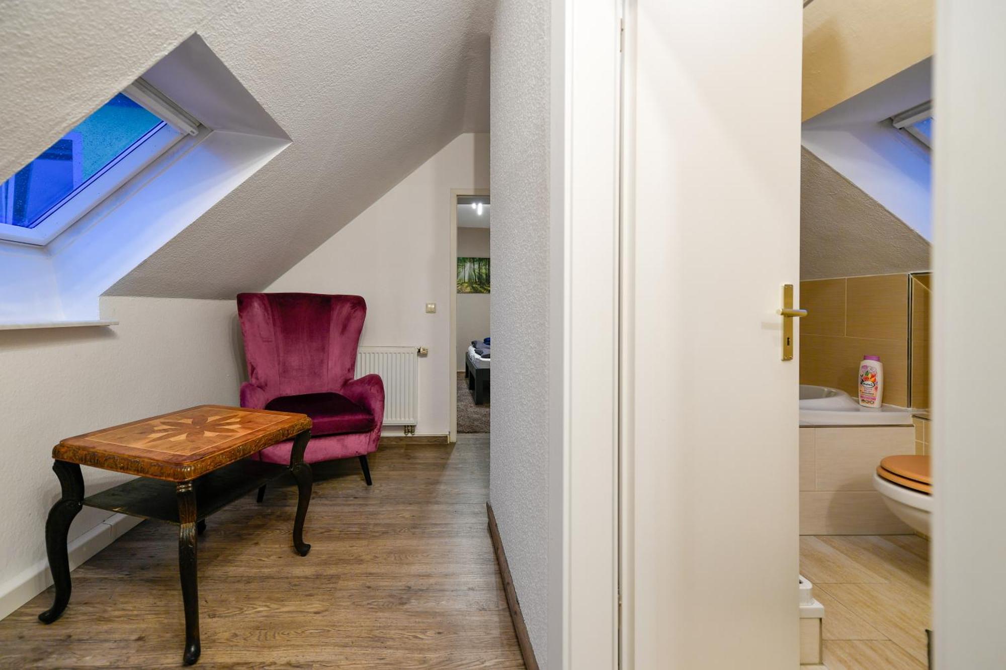 Grosses Spree Apartment, 3 Schlafzimmer Bis 10 Personen, 4x Kfz Parkplatz, Terrasse, Waschtrockner, Wlan, Netflix Appartement