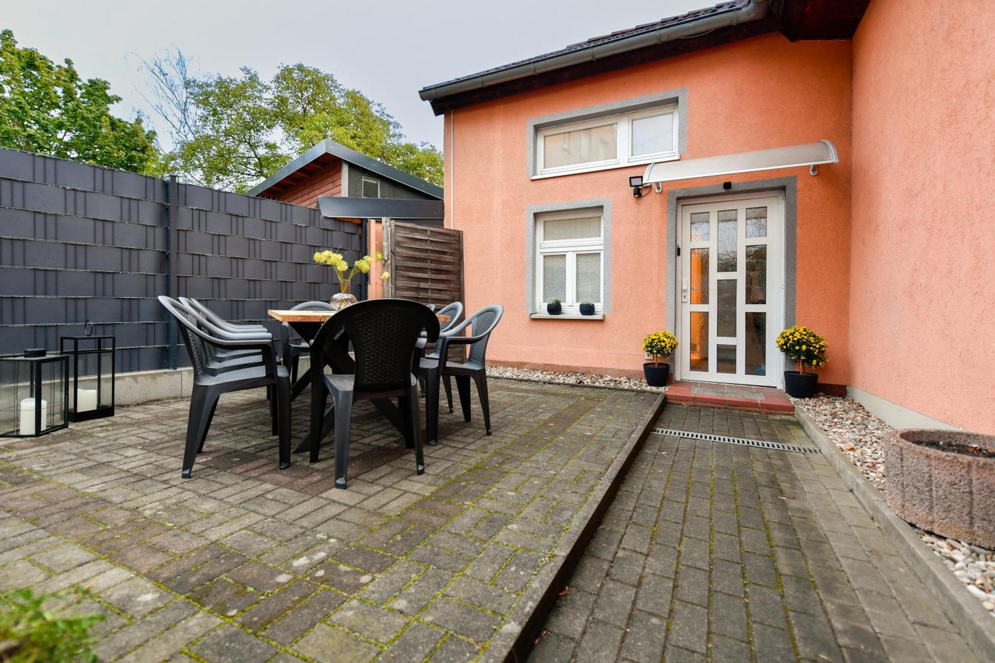 Grosses Spree Apartment, 3 Schlafzimmer Bis 10 Personen, 4x Kfz Parkplatz, Terrasse, Waschtrockner, Wlan, Netflix Cottbus
