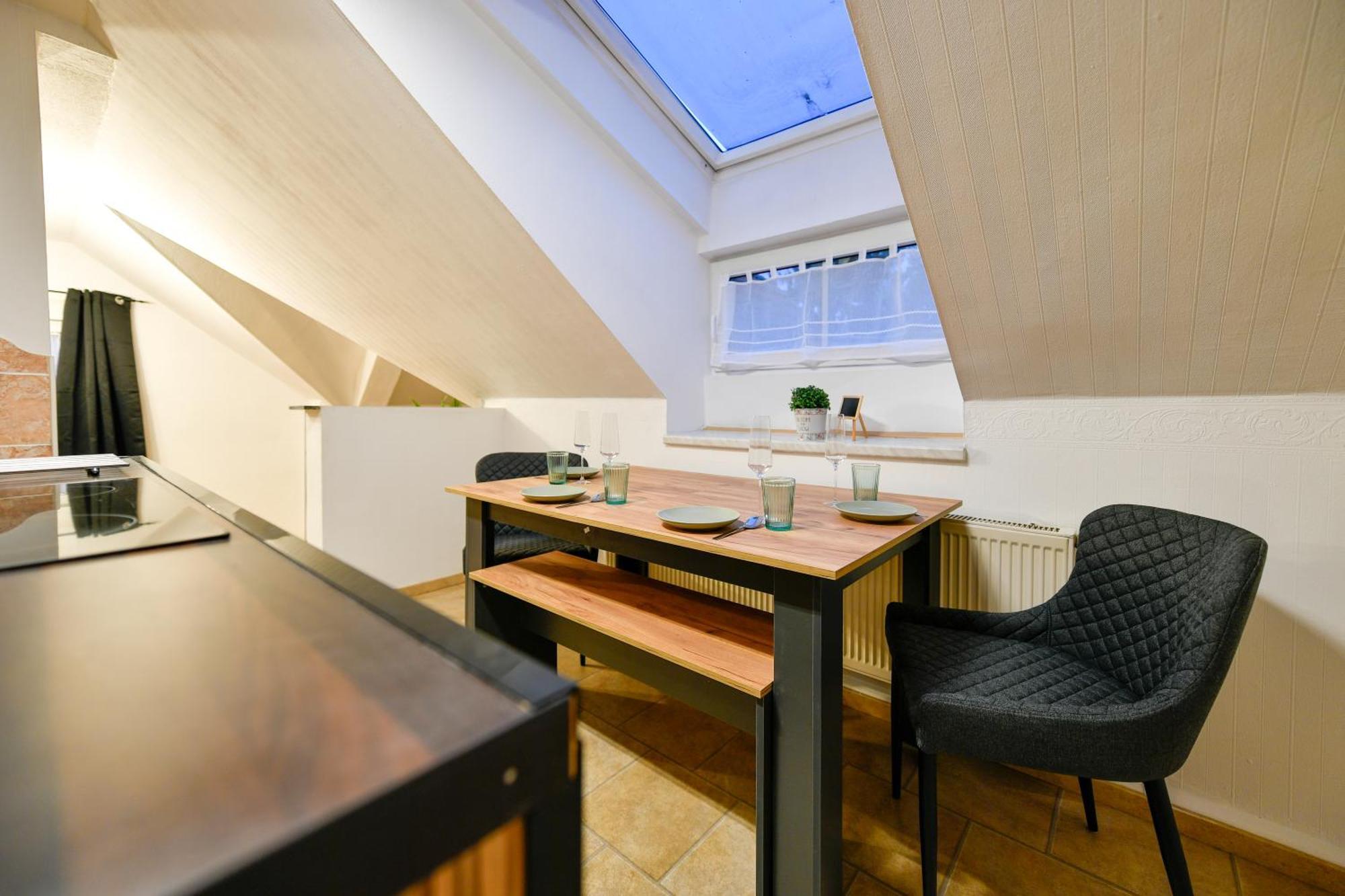 Grosses Spree Apartment, 3 Schlafzimmer Bis 10 Personen, 4x Kfz Parkplatz, Terrasse, Waschtrockner, Wlan, Netflix Appartement